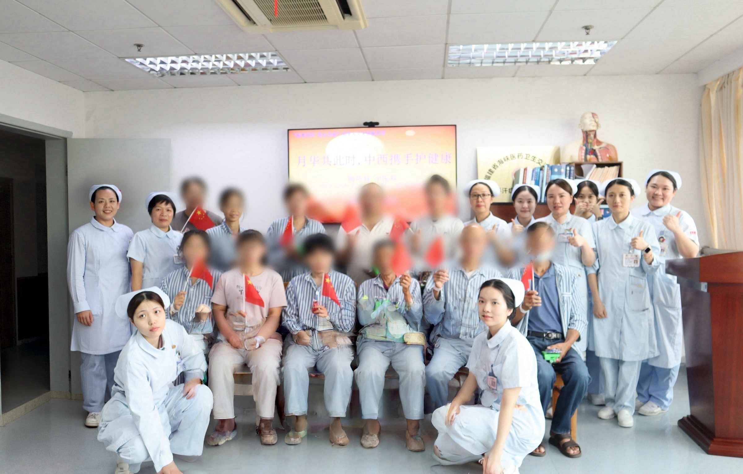 我院中西医携手开展“月华共此时,中西携手护健康”主题关怀活动 我院中西医携手开展“月华共此时,中西携手护健康”主题关怀活动