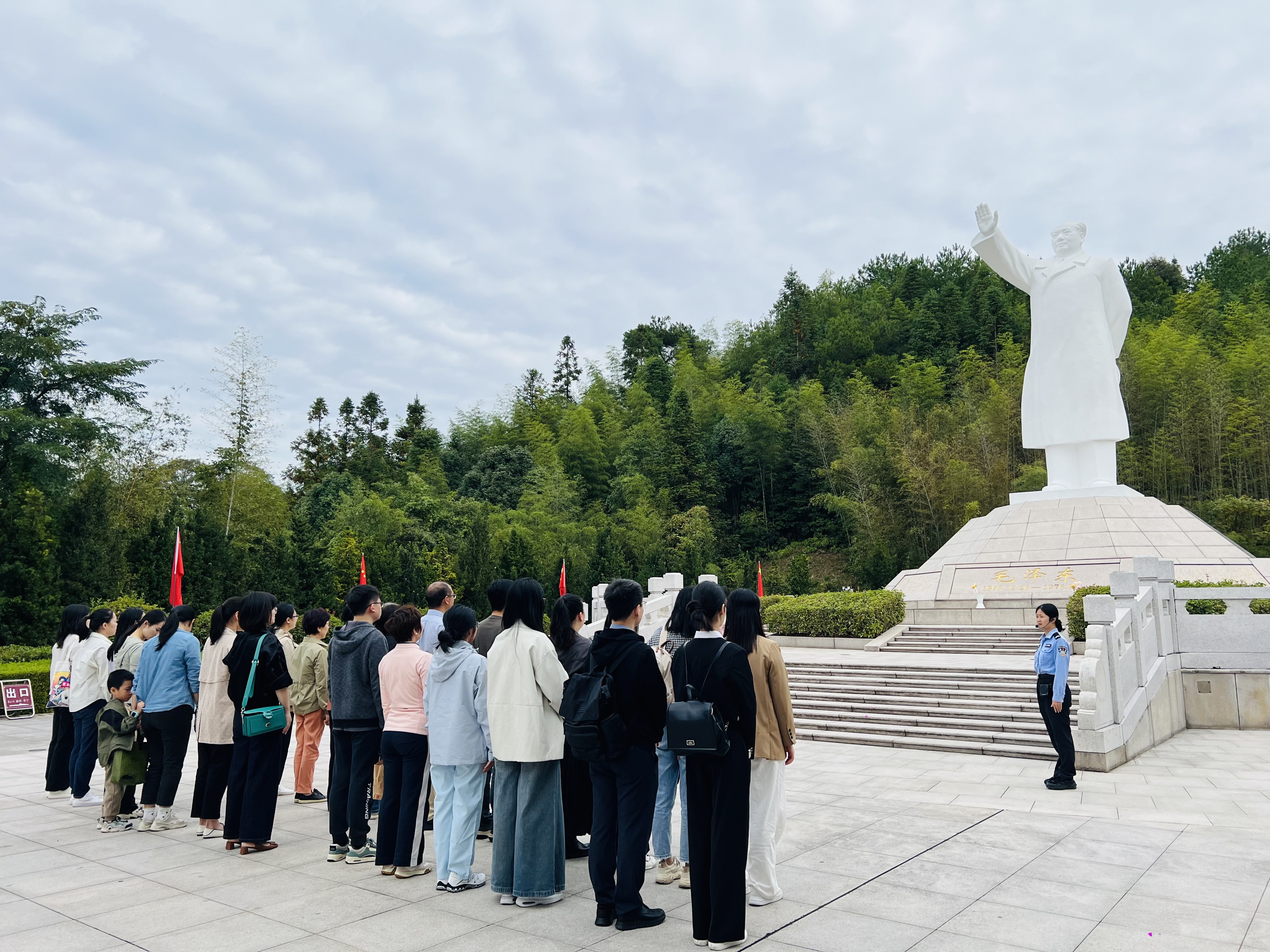 红色古田践行初心,健康使命守护老区 ——我院眼科、产科、生殖医学中心党支部联合开展主题党日活动 红色古田践行初心,健康使命守护老区 ——我院眼科、产科、生殖医学中心党支部联合开展主题党日活动