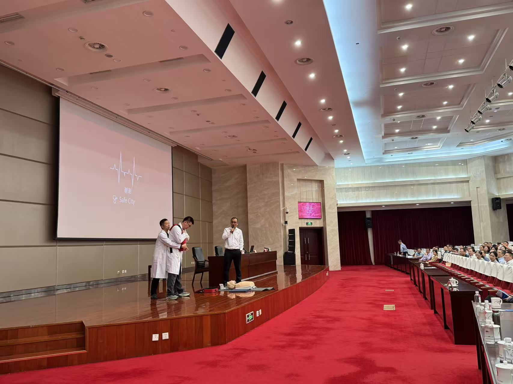 党建引领聚合力 急救先锋践初心——我院急诊医学中心党支部联合多支部开展系列党建活动