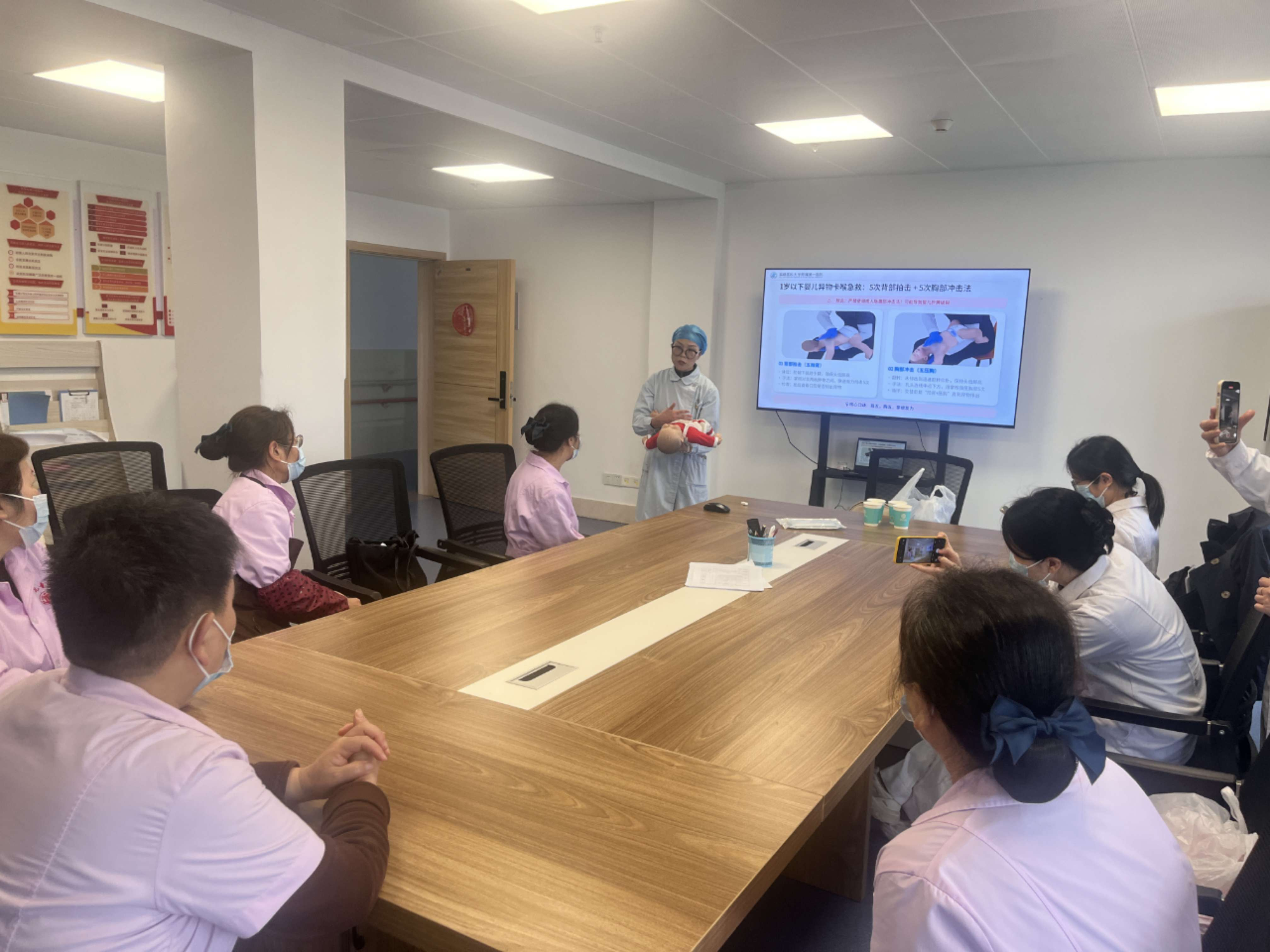 党建引领护成长 情暖童心筑未来 ——福医附一医院儿科党支部赴宁德市福利院开展主题党日活动 党建引领护成长 情暖童心筑未来 ——福医附一医院儿科党支部赴宁德市福利院开展主题党日活动