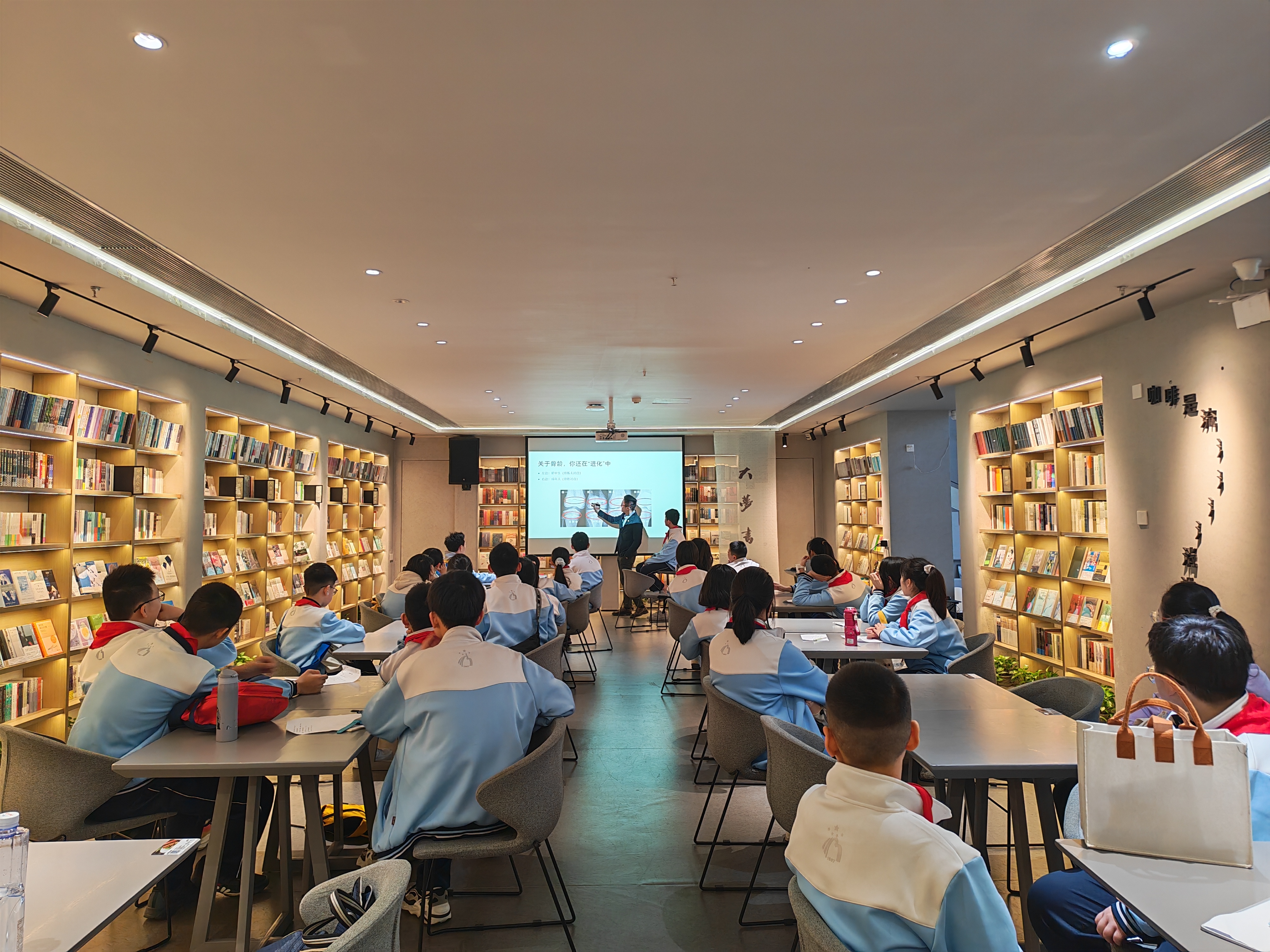 探生命真谛铸科学信仰——福医附一医院教育处学院办党支部与闽江学院附属中学师生联合开展主题党日活动 探生命真谛铸科学信仰——福医附一医院教育处学院办党支部与闽江学院附属中学师生联合开展主题党日活动