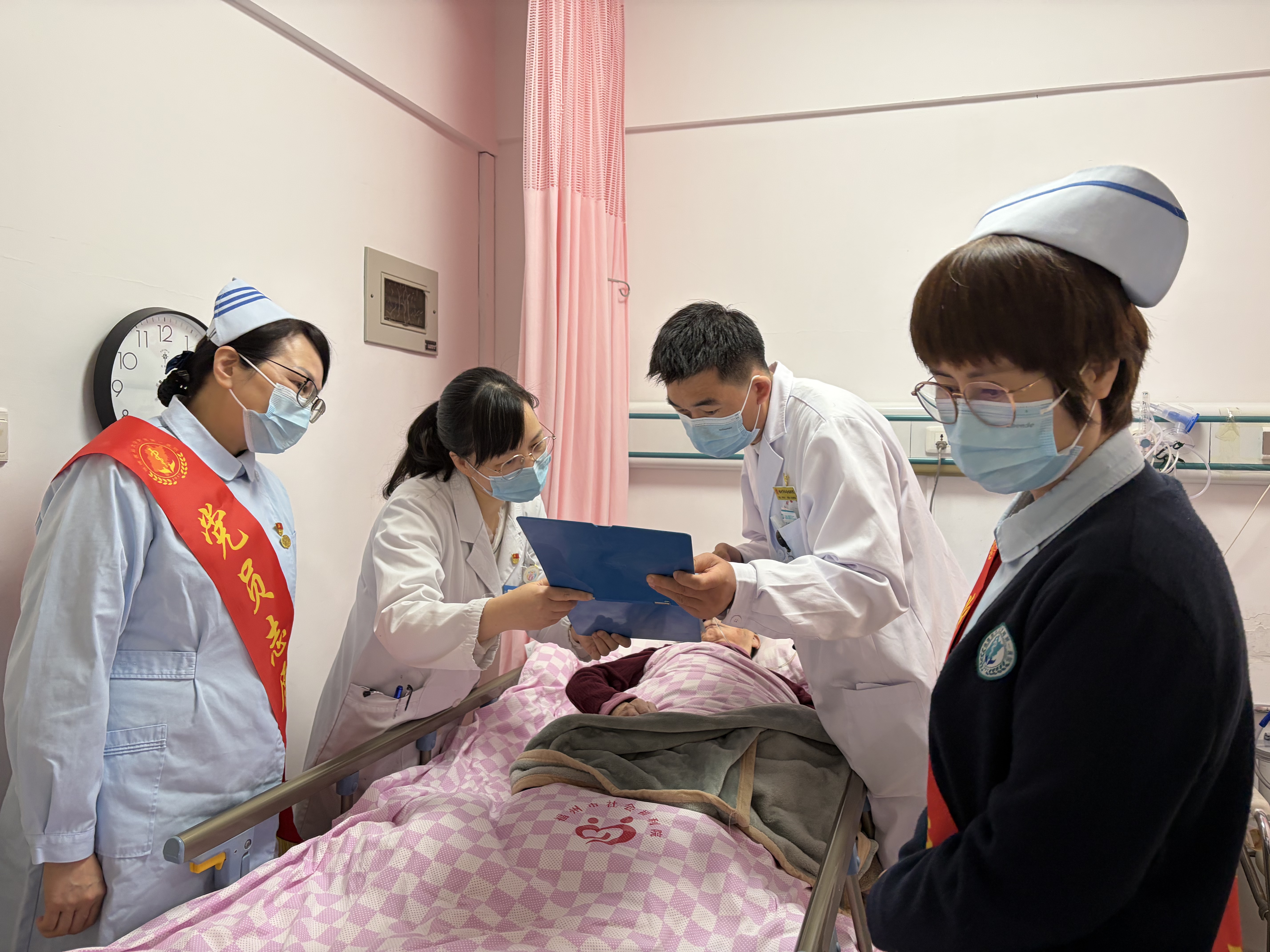 传承雷锋精神 践行医者初心 党旗领航健康 ——福医附一医院多支部赴福州市社会福利院开展雷锋月党员志愿服务活动 传承雷锋精神 践行医者初心 党旗领航健康 ——福医附一医院多支部赴福州市社会福利院开展雷锋月党员志愿服务活动