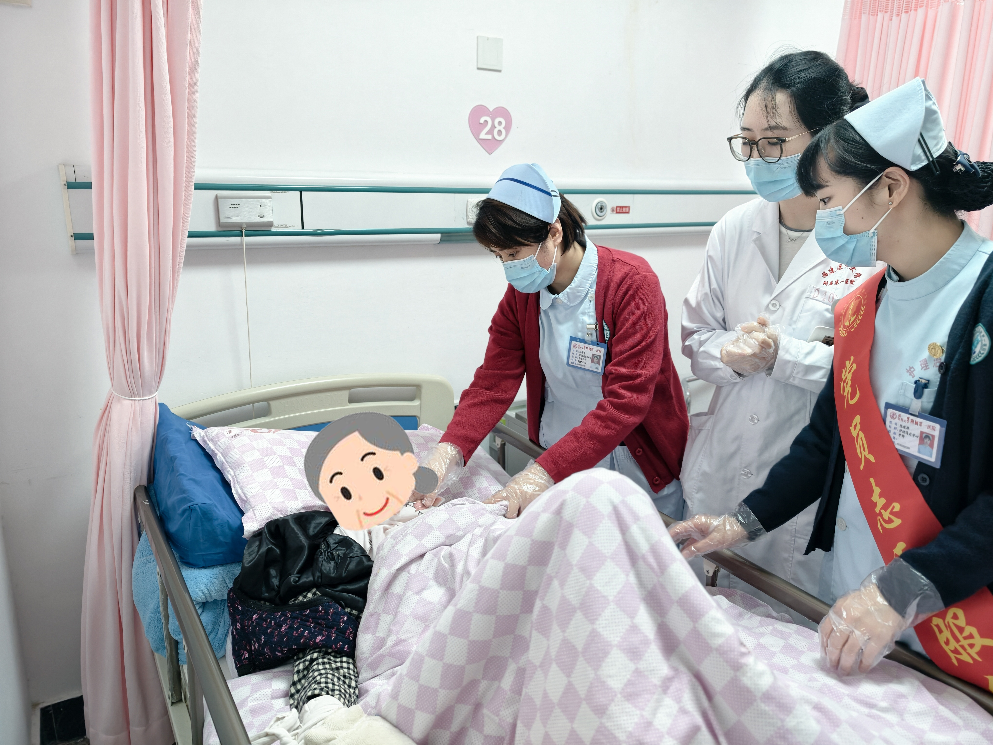 传承雷锋精神 践行医者初心 党旗领航健康 ——福医附一医院多支部赴福州市社会福利院开展雷锋月党员志愿服务活动 传承雷锋精神 践行医者初心 党旗领航健康 ——福医附一医院多支部赴福州市社会福利院开展雷锋月党员志愿服务活动