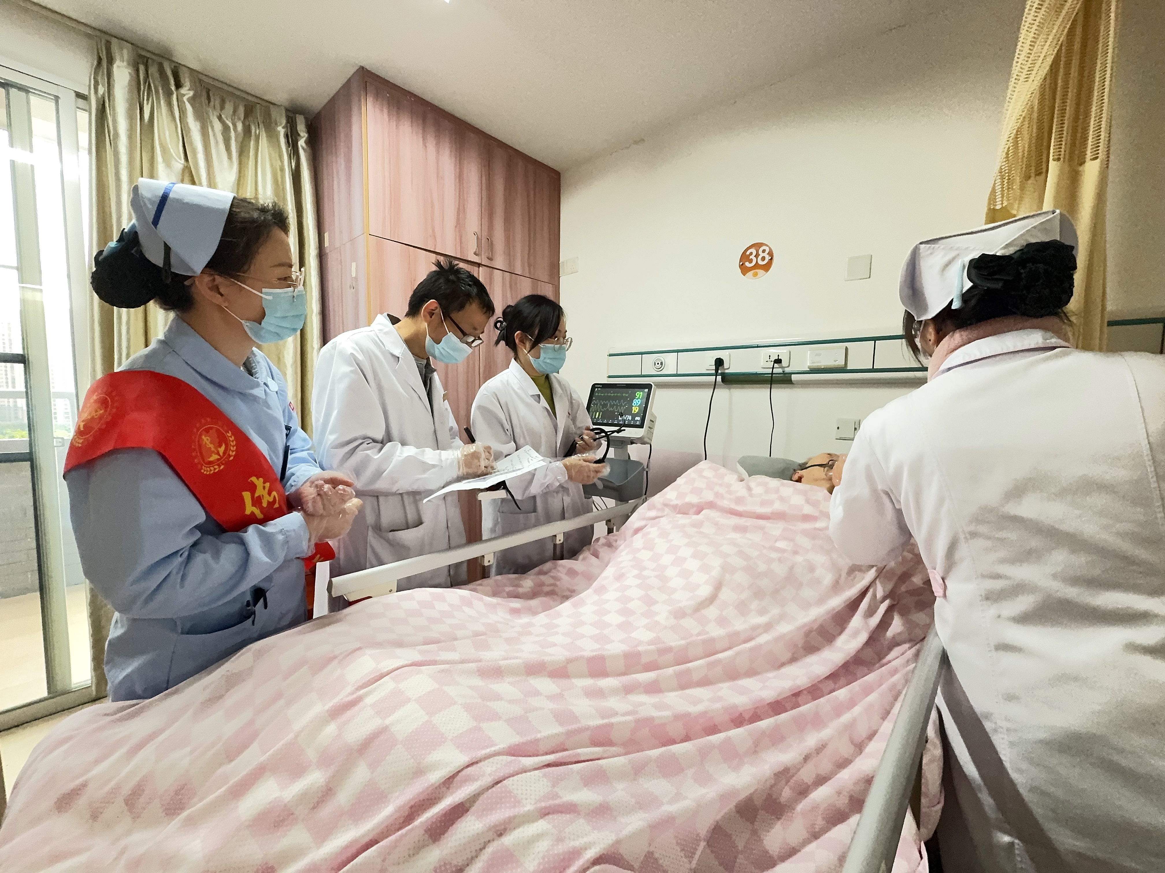 传承雷锋精神 践行医者初心 党旗领航健康 ——福医附一医院多支部赴福州市社会福利院开展雷锋月党员志愿服务活动 传承雷锋精神 践行医者初心 党旗领航健康 ——福医附一医院多支部赴福州市社会福利院开展雷锋月党员志愿服务活动