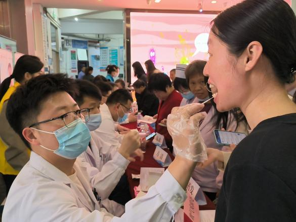 早诊早治，守护“胃”来 ——福医附一医院胃肠外科第二党支部、内镜中心党支部前往闽侯县医院开展胃癌早筛早诊专家义诊活动