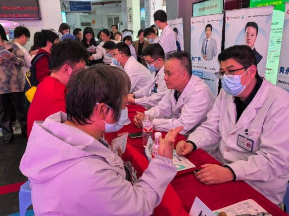 早诊早治，守护“胃”来 ——福医附一医院胃肠外科第二党支部、内镜中心党支部前往闽侯县医院开展胃癌早筛早诊专家义诊活动