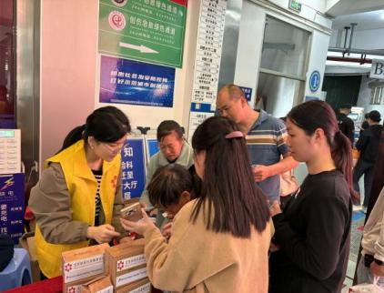 早诊早治，守护“胃”来 ——福医附一医院胃肠外科第二党支部、内镜中心党支部前往闽侯县医院开展胃癌早筛早诊专家义诊活动