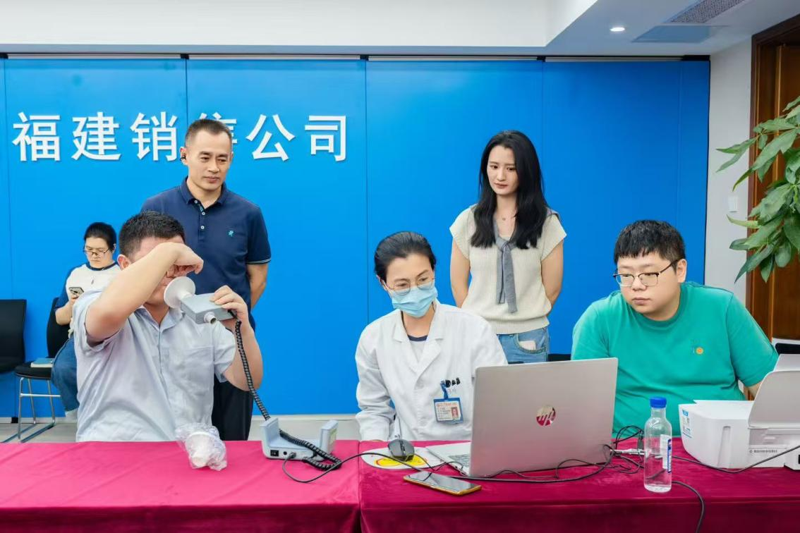 红心护航健康行 党建引领惠职工 ——福医附一医院呼吸与危重症医学科党支部、心血管内科党支部联合开展主题党日活动 红心护航健康行 党建引领惠职工 ——福医附一医院呼吸与危重症医学科党支部、心血管内科党支部联合开展主题党日活动