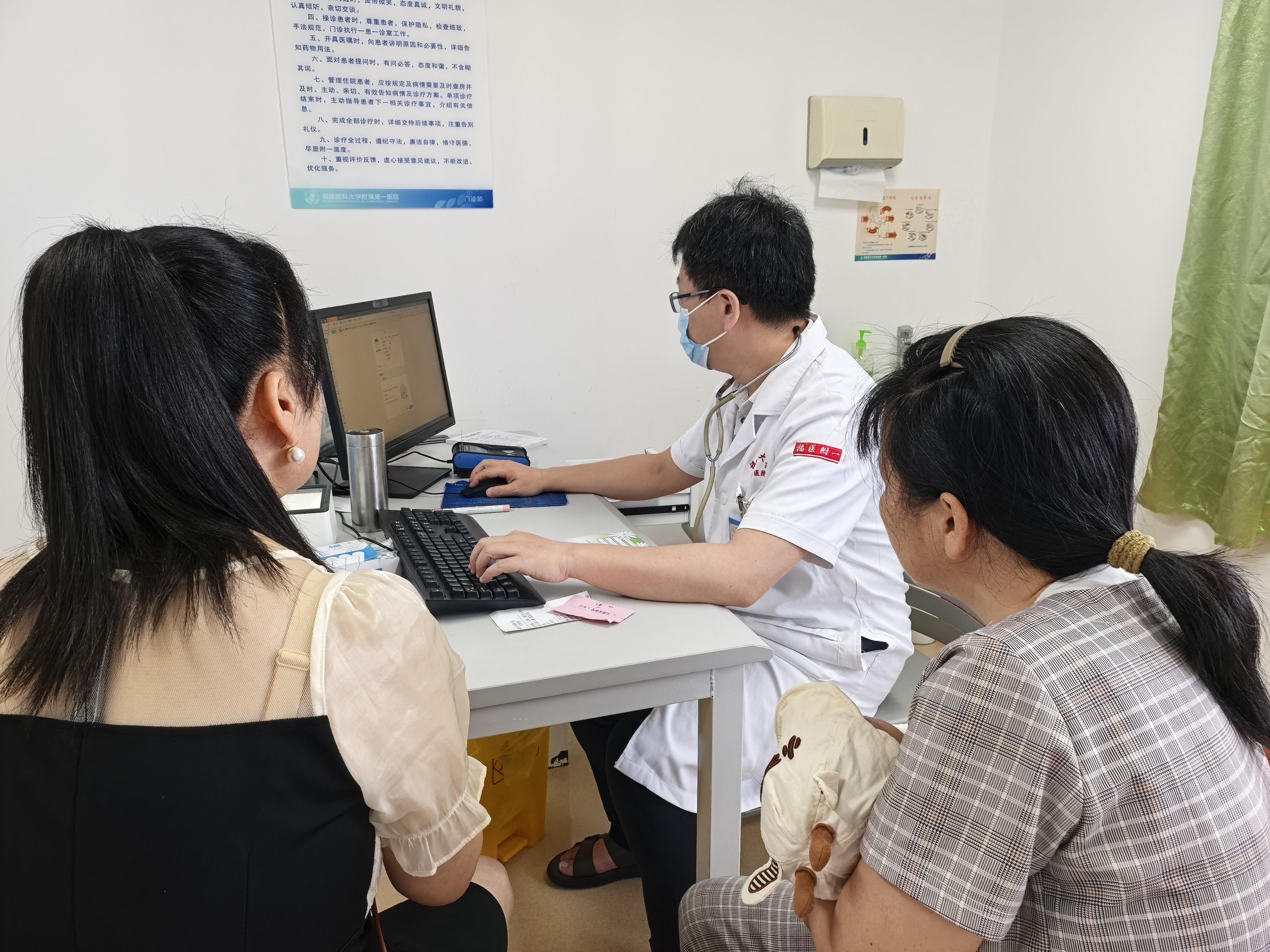 五天五个主题,医生药师联合守护儿童健康 ——福医附一医院儿科儿童安全用药科普暨义诊周圆满结束 五天五个主题,医生药师联合守护儿童健康 ——福医附一医院儿科儿童安全用药科普暨义诊周圆满结束