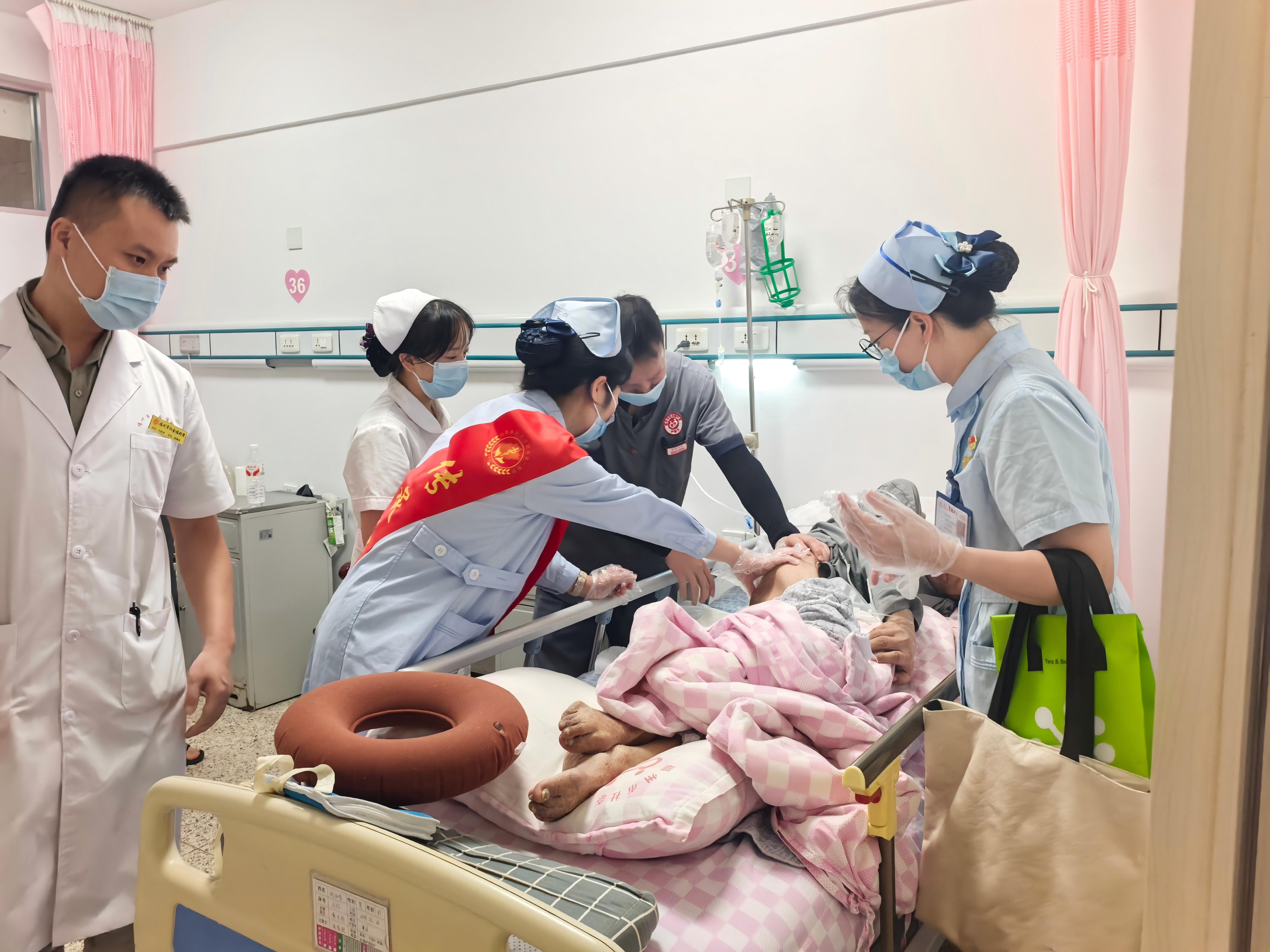 党建共建迎七一，红医温情暖桑榆 ——福医附一联合福州市社会福利院开展建党105周年主题党日活动