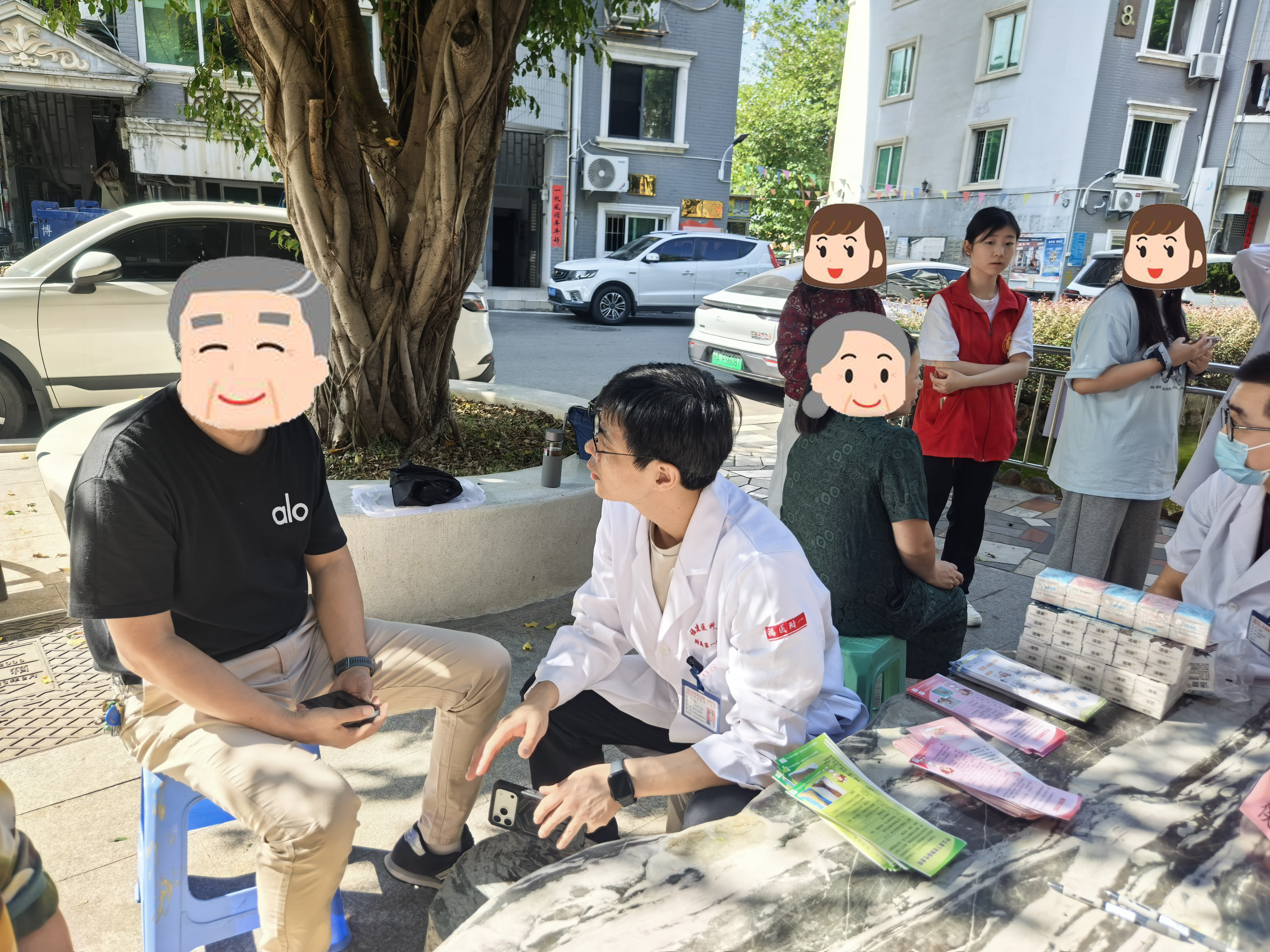 防栓科普暖重阳！福医附一医院血管外科党支部、滨海院区第三党支部联合凤凰社区开展党建共建，送“从头到脚”的护脉健康