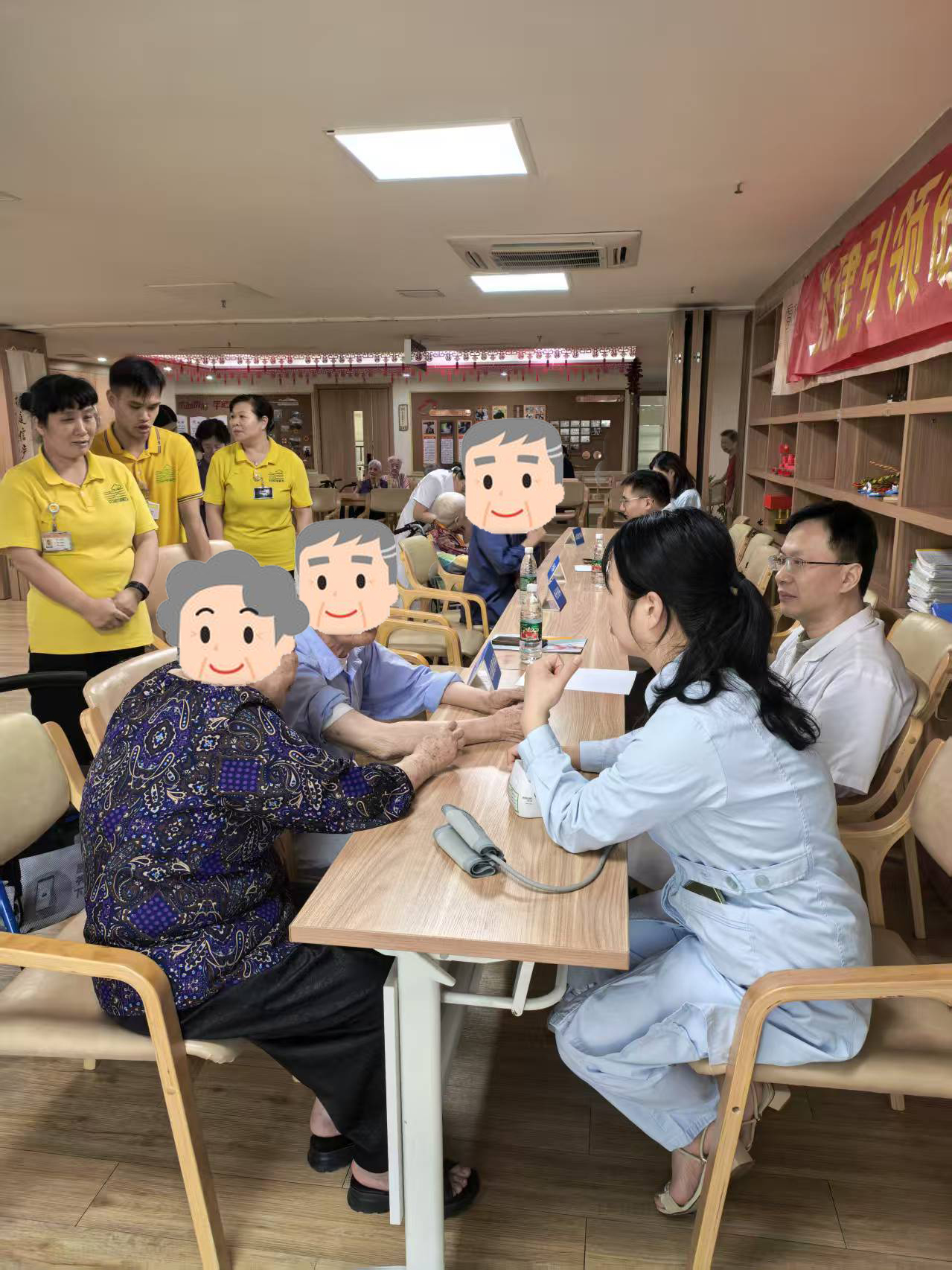 情暖重阳 医护银龄 ——福医附一医院心血管内科党支部走进万颐敬老院开展敬老健康服务活动 情暖重阳 医护银龄 ——福医附一医院心血管内科党支部走进万颐敬老院开展敬老健康服务活动