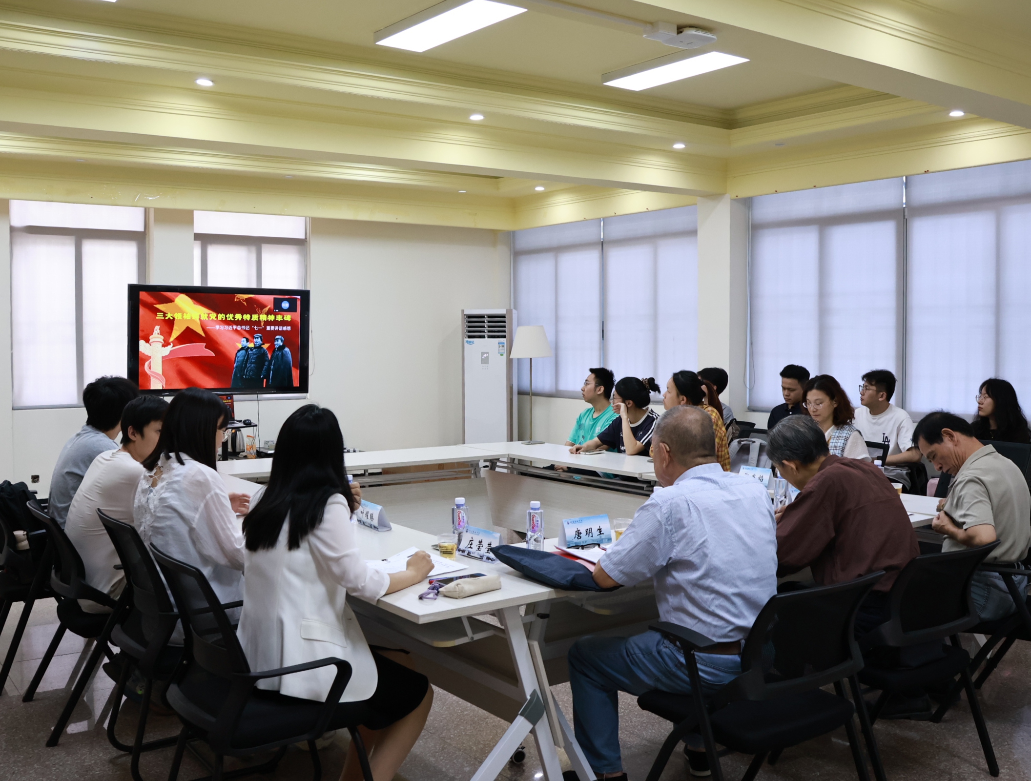 赓续红色血脉 筑牢思想根基——福建医科大学第一临床医学院关工委“五老”思政课走进一站式学生社区 赓续红色血脉 筑牢思想根基——福建医科大学第一临床医学院关工委“五老”思政课走进一站式学生社区