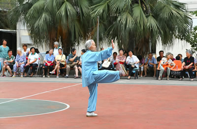 走出来  动起来  乐起来--我院举办庆祝九九重阳节活动纪实