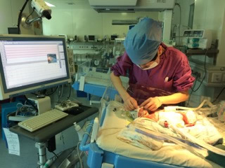 我院新生儿科开展床边脑电监护新技术