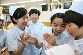 我院护理部顺利举办“导管安全固定工作坊”