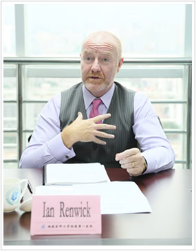 英国驻广州总领事馆及盖茨黑德伊丽莎白王后健康NHS基金会参访团一行到我院洽谈国际合作项目