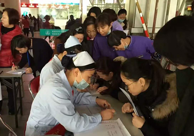 我院妇产科成功举办2017年妇女宫颈癌防治义诊公益活动 我院妇产科成功举办2017年妇女宫颈癌防治义诊公益活动