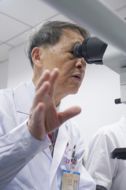 大医精诚 德技双馨--记“中国病理事业突出贡献专家”称号获得者杨代兴、翁景萱教授