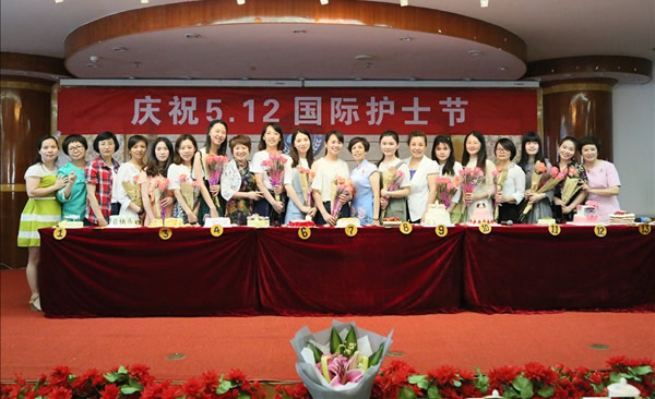 聚焦护理质量安全　倡导护患人文关怀借高水平医院建设　做可持续护理发展--记福建医科大学附属第一医院2017年5.12国际护士节庆祝大会