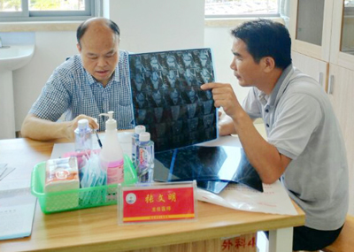 我院名医顾问团赴东山县义诊讲学