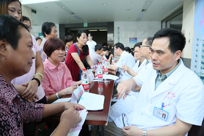 欣康家园 “乳”此美丽--我院乳腺癌综合治疗团队举办关爱女性乳腺健康大型义诊活动 欣康家园 “乳”此美丽--我院乳腺癌综合治疗团队举办关爱女性乳腺健康大型义诊活动