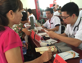 『致敬医师节』我院六个党支部联合开展送服务下基层党建活动 『致敬医师节』我院六个党支部联合开展送服务下基层党建活动