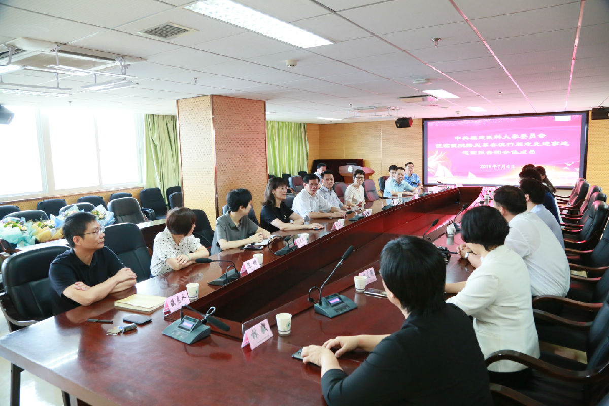 慕容慎行同志先进事迹巡回报告会圆满举办 福建医科大学党委领导专程来院慰问报告团成员