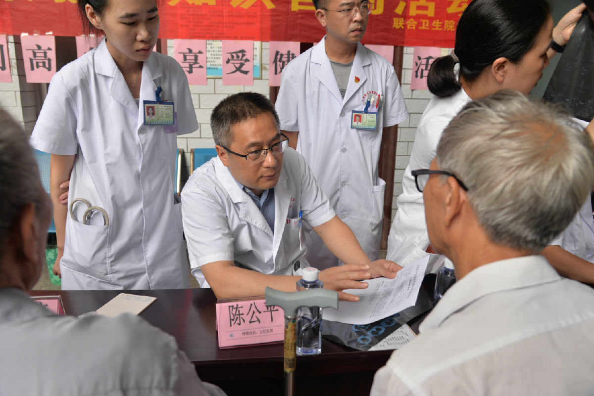 我院呼吸康复支部到尤溪县联合镇革命老区开展义诊及党员再教育活动 我院呼吸康复支部到尤溪县联合镇革命老区开展义诊及党员再教育活动