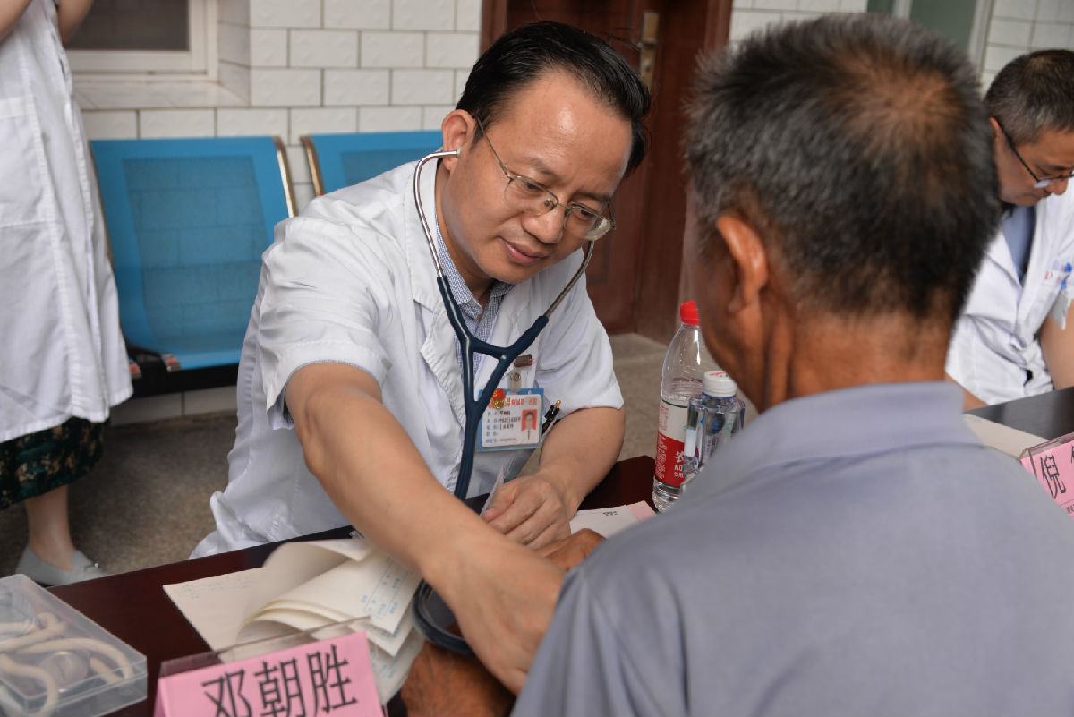 我院呼吸康复支部到尤溪县联合镇革命老区开展义诊及党员再教育活动 我院呼吸康复支部到尤溪县联合镇革命老区开展义诊及党员再教育活动