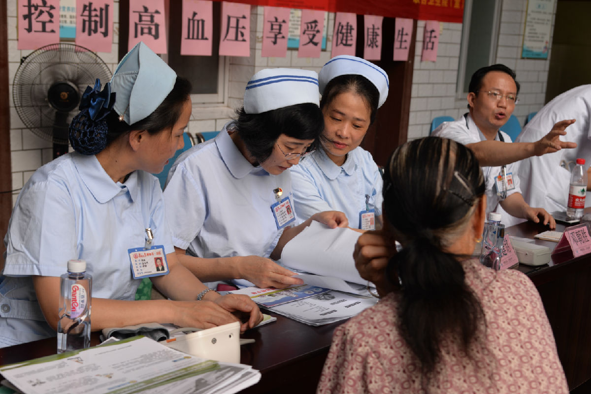 我院呼吸康复支部到尤溪县联合镇革命老区开展义诊及党员再教育活动 我院呼吸康复支部到尤溪县联合镇革命老区开展义诊及党员再教育活动