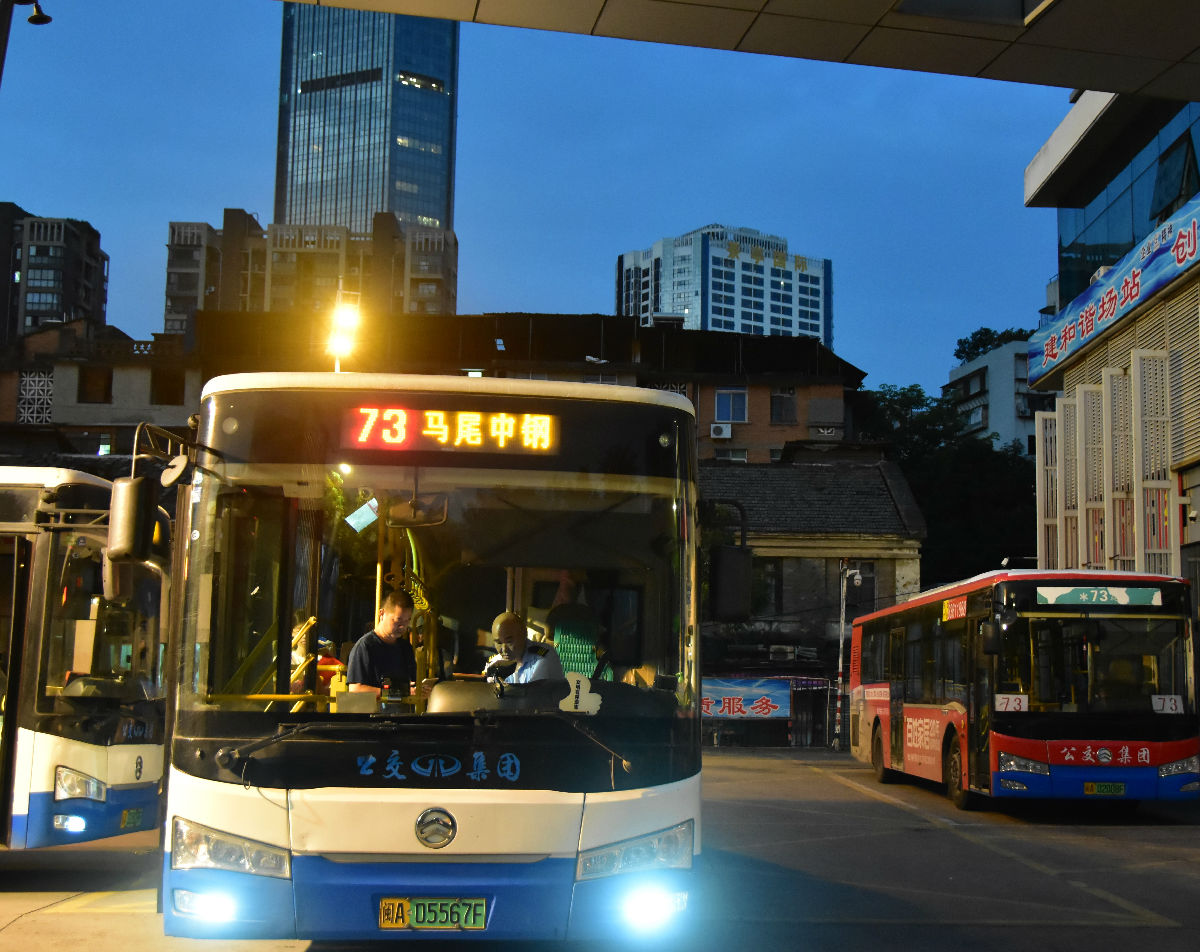 唤醒城市的人 ——第一临床医学院“医路繁榕”社会实践队开展关爱医务人员、环卫工人、公交司机志愿服务活动