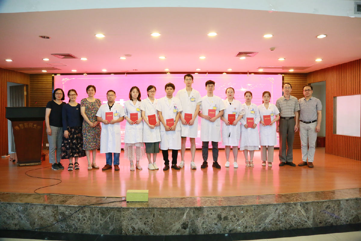 我院举行2019届住院医师规范化培训结业典礼 我院举行2019届住院医师规范化培训结业典礼