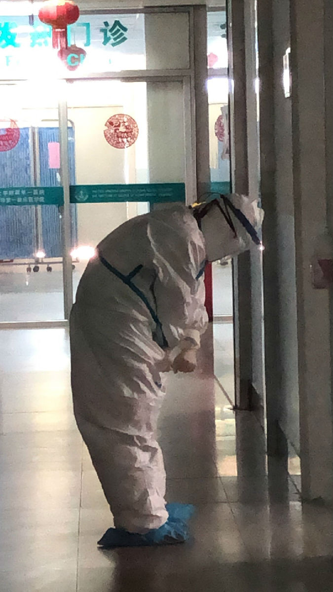 冲锋前线 只为救人 —— 感染科抗疫纪实 冲锋前线 只为救人 —— 感染科抗疫纪实