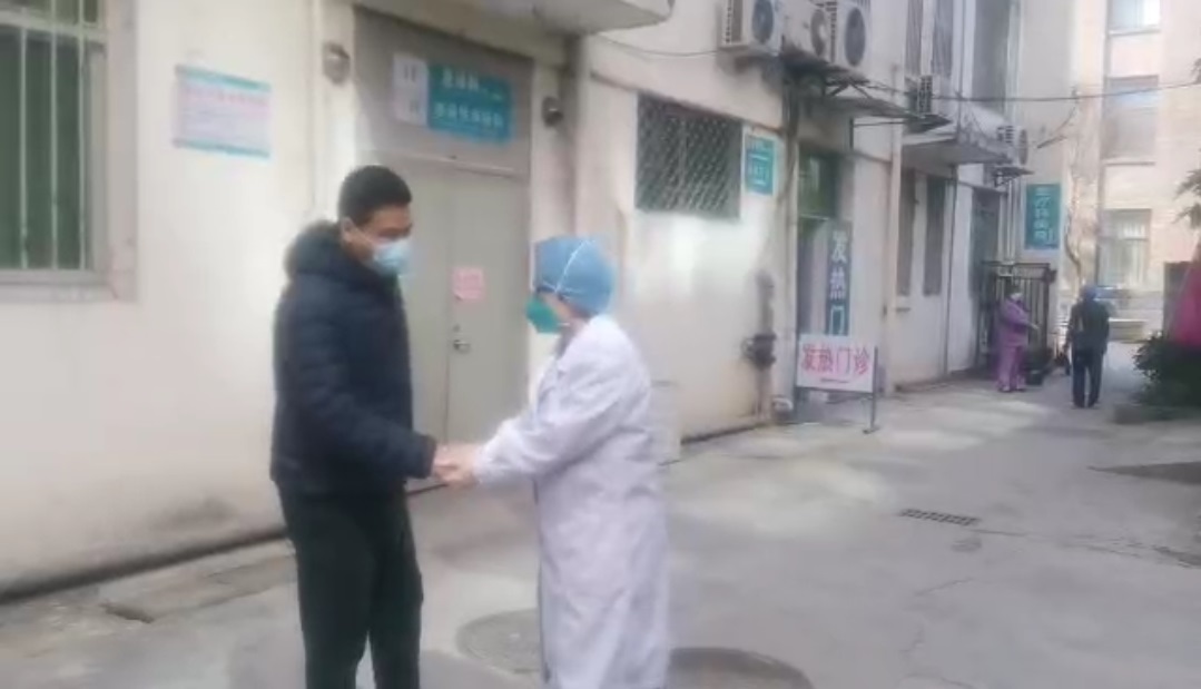 冲锋前线 只为救人 —— 感染科抗疫纪实 冲锋前线 只为救人 —— 感染科抗疫纪实