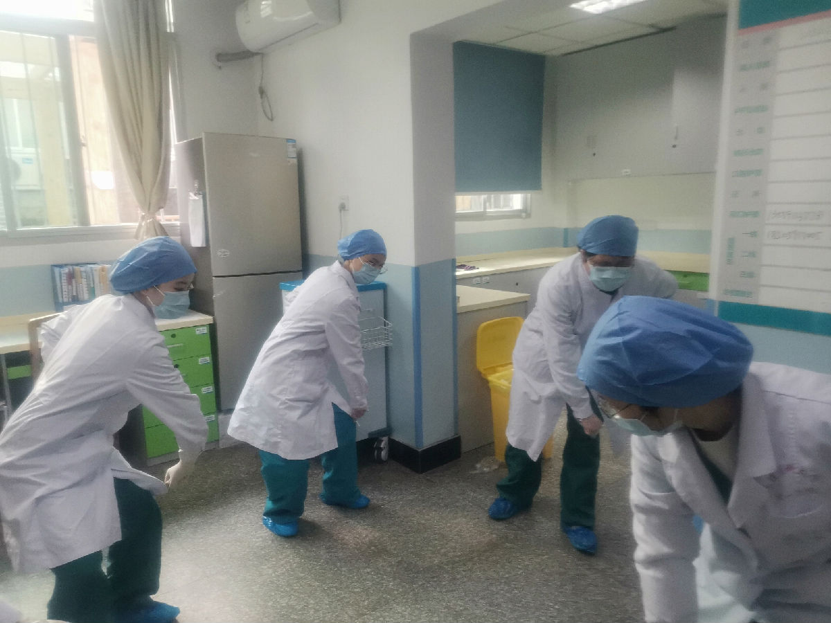 冲锋前线 只为救人 —— 感染科抗疫纪实 冲锋前线 只为救人 —— 感染科抗疫纪实