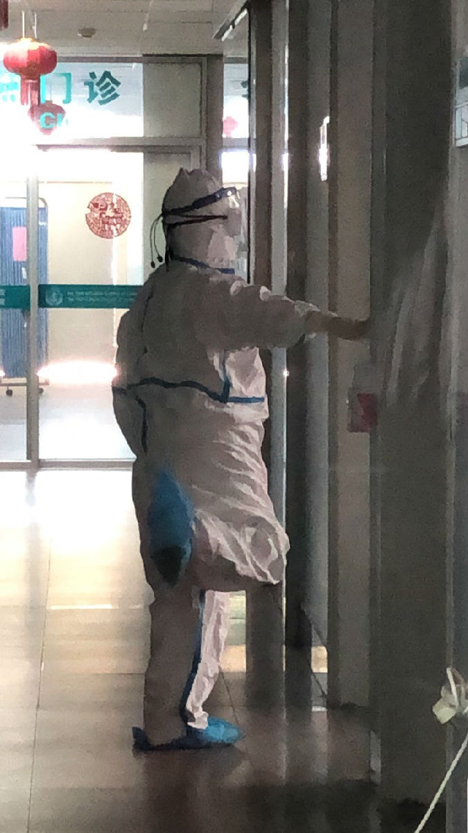 冲锋前线 只为救人 —— 感染科抗疫纪实 冲锋前线 只为救人 —— 感染科抗疫纪实