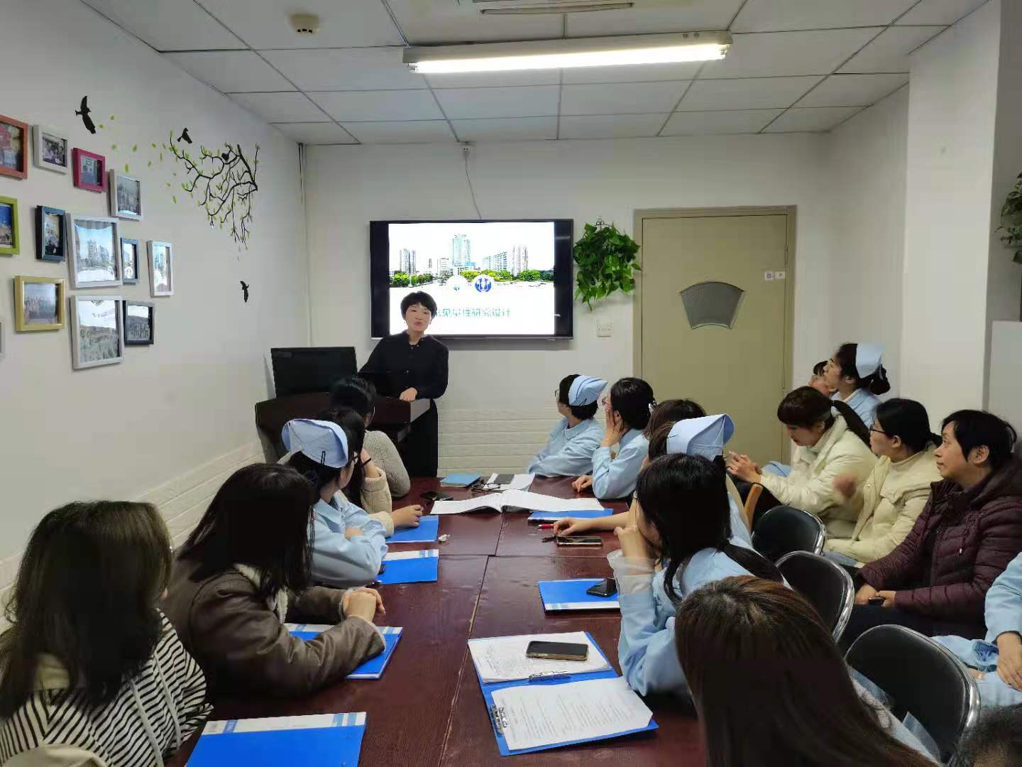 每个人都了不起——习近平主席二〇二一年新年贺词在48区泌尿外科护士群体引发热烈反响 每个人都了不起——习近平主席二〇二一年新年贺词在48区泌尿外科护士群体引发热烈反响