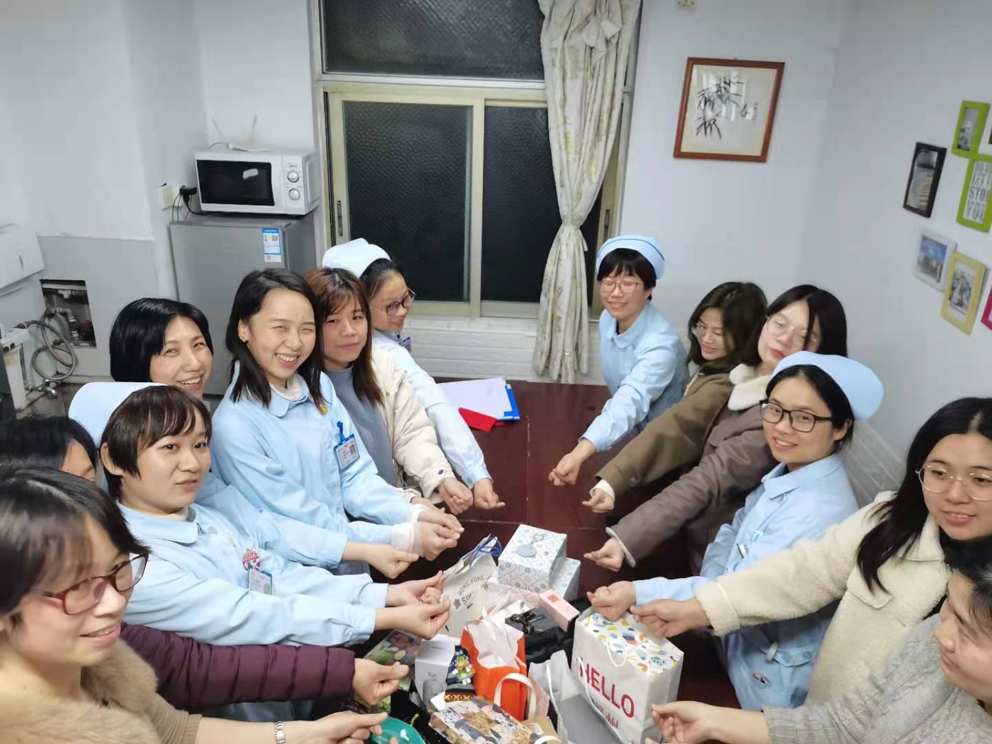 每个人都了不起——习近平主席二〇二一年新年贺词在48区泌尿外科护士群体引发热烈反响 每个人都了不起——习近平主席二〇二一年新年贺词在48区泌尿外科护士群体引发热烈反响