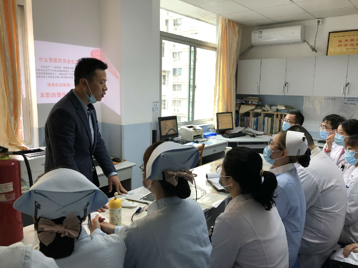 筑牢安全“防火墙” 我院儿科开展消防应急演练 筑牢安全“防火墙” 我院儿科开展消防应急演练