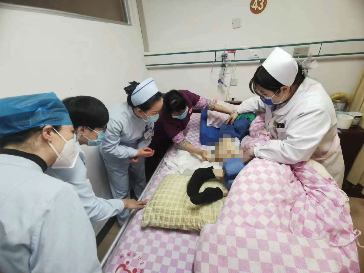 党团共建送健康 雷锋行动暖人心——我院与福州市社会福利院联合开展学雷锋义诊活动 党团共建送健康 雷锋行动暖人心——我院与福州市社会福利院联合开展学雷锋义诊活动